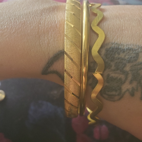 Gold bangles - Picture 3 of 3